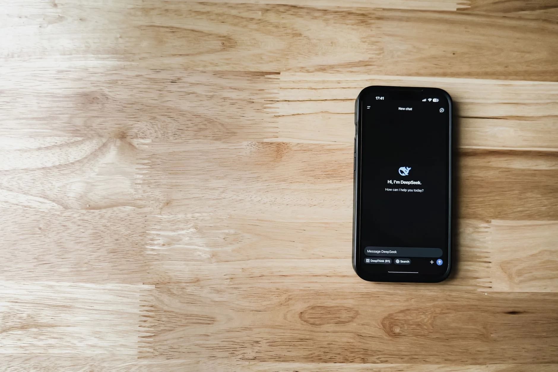 Un chatbot interagisce con un cliente su uno schermo