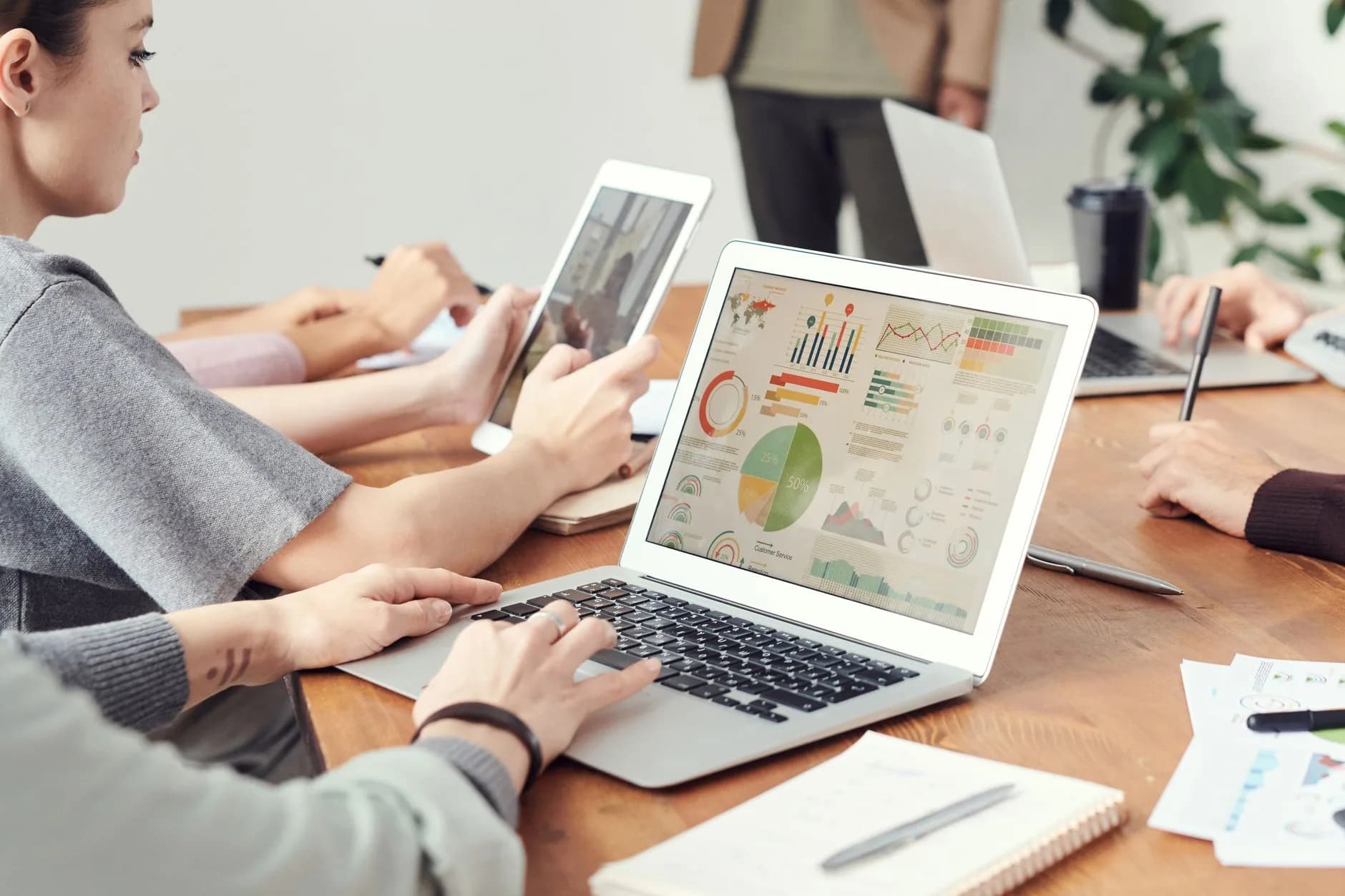 Riunione aziendale per discutere di software